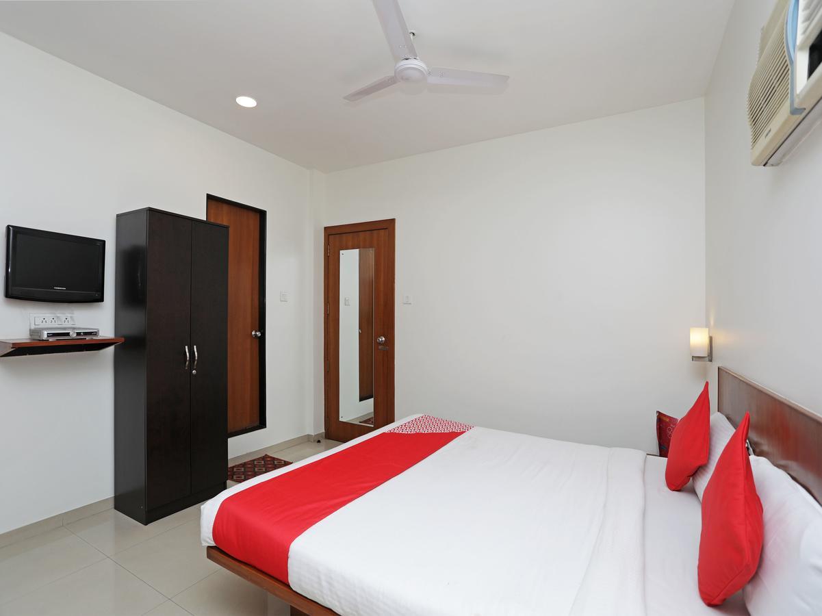 Oyo 1194 Gulmohr Hotel Pune
