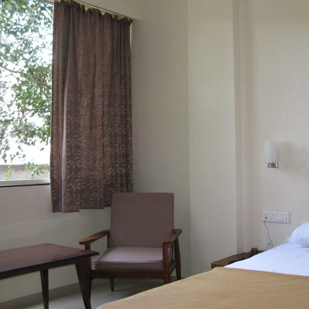Hotel Oyo 1194 Gulmohr 2*