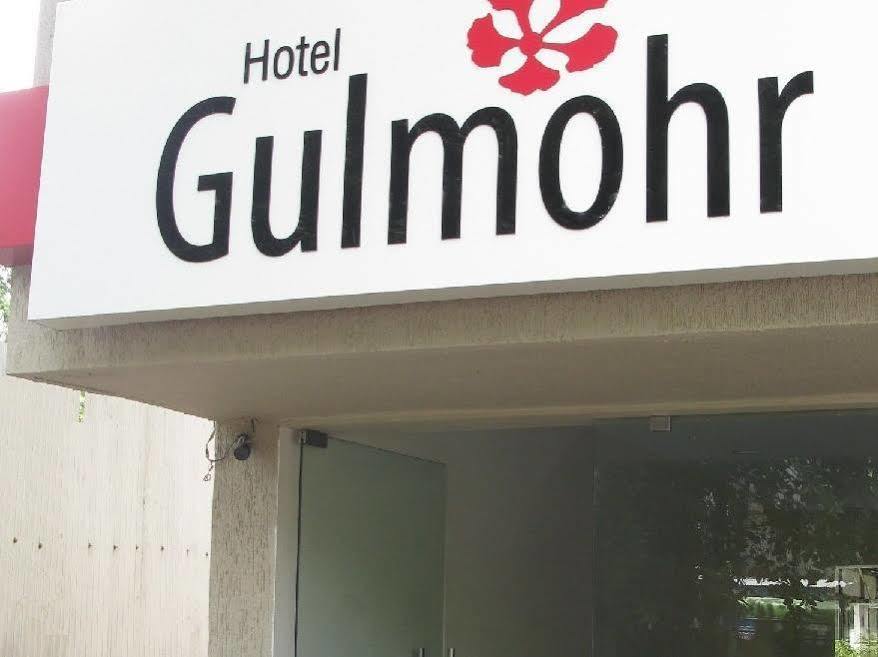 Oyo 1194 Gulmohr Hotel Pune